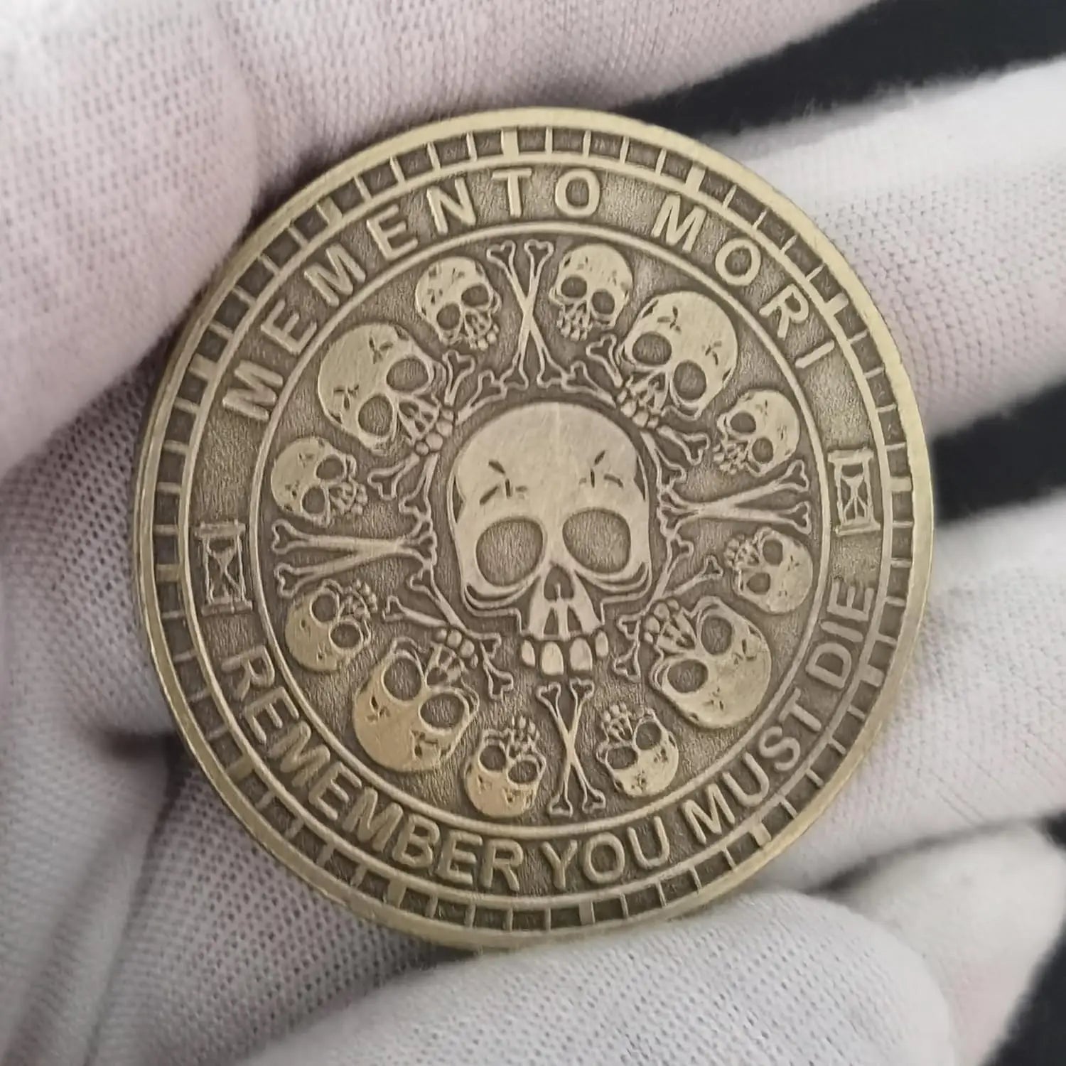 Memento Mori coin edge detail